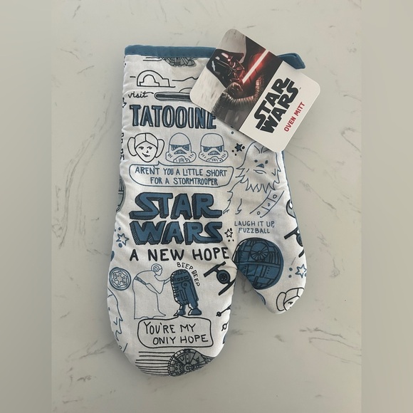 Star Wars “A New Hope” Oven Mitt – Official Disney Merchandise- NWT - Picture 1 of 4